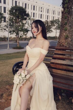 Đầm trễ vai bắt xếp tùng xẻ Sò Vintage – mẫu KASIA cho thuê tại Hà Nội