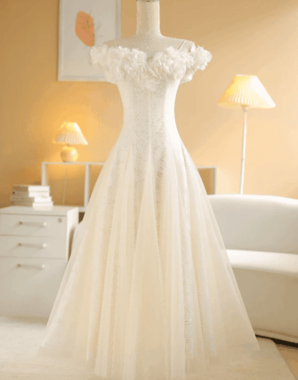 Đầm maxi ren phủ lưới đính hoa Sò Vintage – mẫu ALISA cho thuê tại Hà Nội