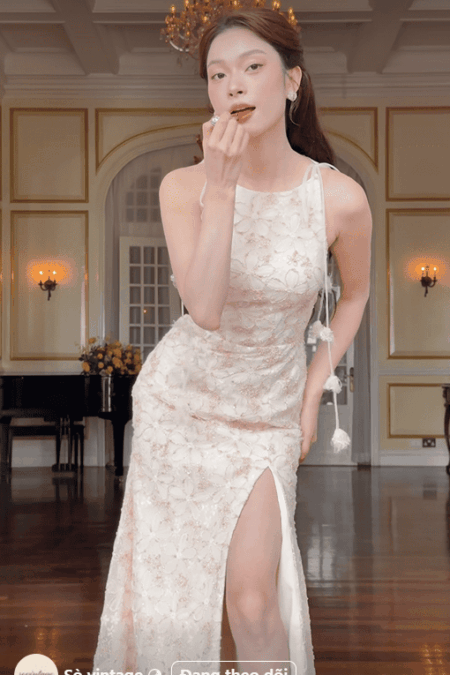 đầm đuôi cá xẻ tà vải lưới hoa nổi Sò Vintage – mẫu ELLY cho thuê tại Hà Nội
