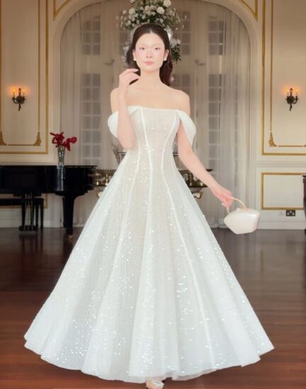 Đầm ren kim sa trễ vai phối lưới Sò Vintage – mẫu LAFINE cho thuê tại Hà Nội