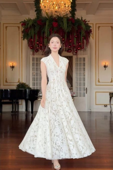 Đầm ren cổ V cao dáng xòe Sò Vintage – mẫu LYRA cho thuê tại Hà Nội